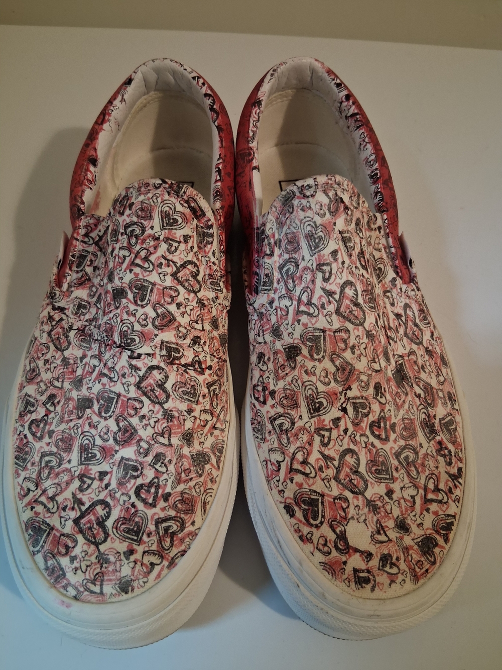 Womans Vans Heart-Print Slip-On Shoes in White and Pink